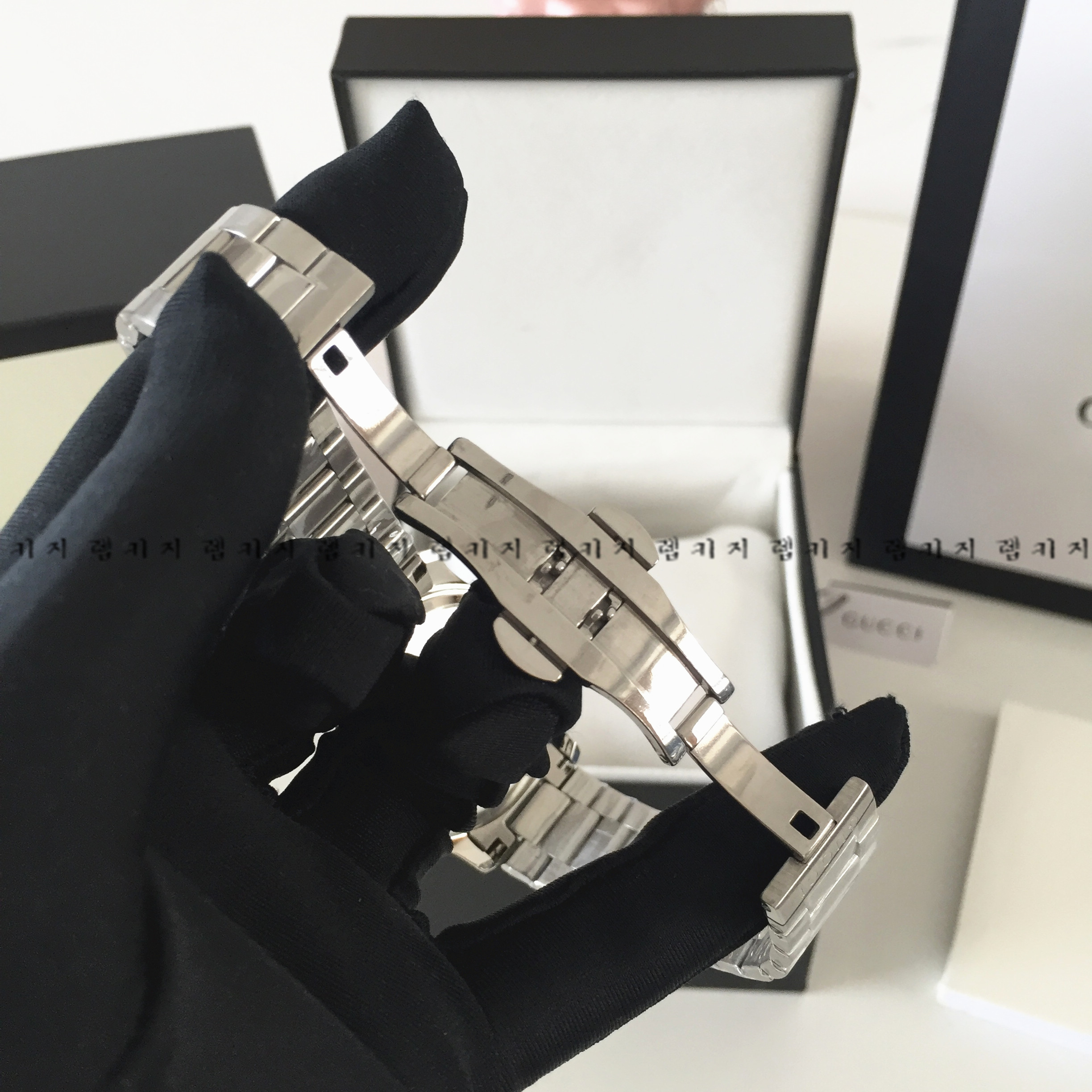 구찌 G타임리스 꿀벌 은장 메탈시계